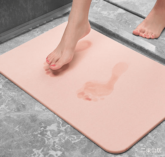 |去广东朋友家，发现卫生间不装洗手池，毛巾架也扔了，做法真新潮！