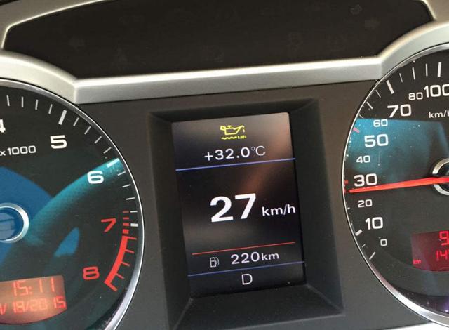 维修工|全合成机油必须1万公里换一次吗？有人跑了1万5，换时愣了