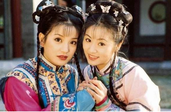 紫薇|还珠格格：注意看小燕子和紫薇祝寿时的衣服，地位差距一目了然