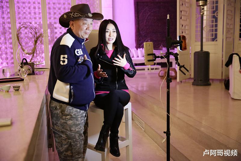 『电子商务』如何做自媒体电商赚钱，做好了，每个月赚10万很简单！