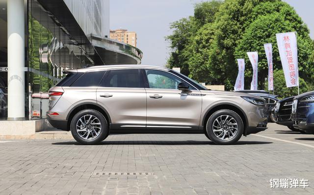 豪车|入门豪车的“巅峰之作”！2.0T只喝92油，连音效都是高定，噪音接近零