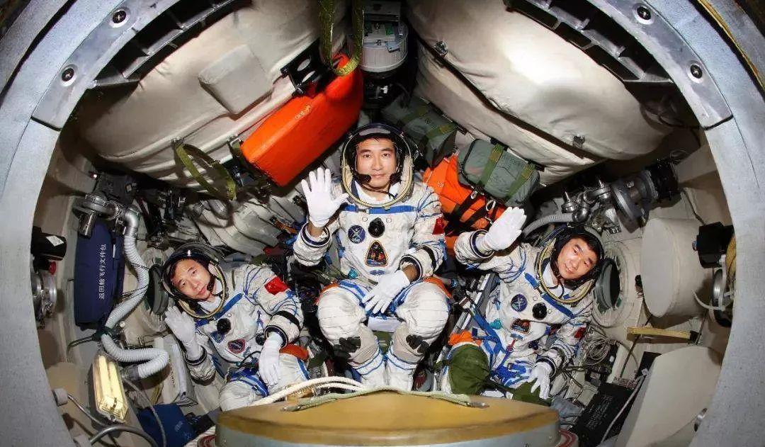 宇航员|杨利伟上天时为何带着枪?苏联航天员的教训,让全世界都引以为戒