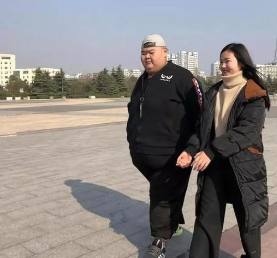 李连杰|中国第一胖！体重668斤王浩楠为爱减肥，一年瘦400斤！