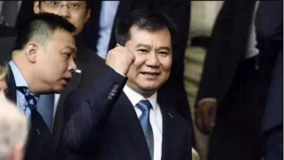 张近东|他是年入6000亿的隐形富豪，投资万达亏损，直接买下37家万达百货