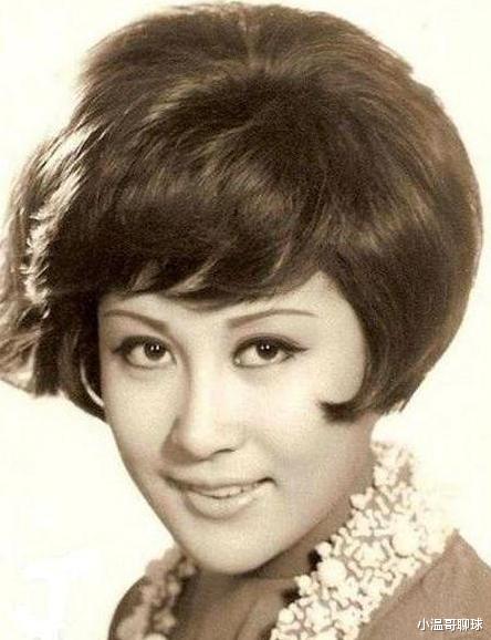 『向华强』向华强出钱养她40年，向太不但不吃醋，还唤对方一声“姐姐”