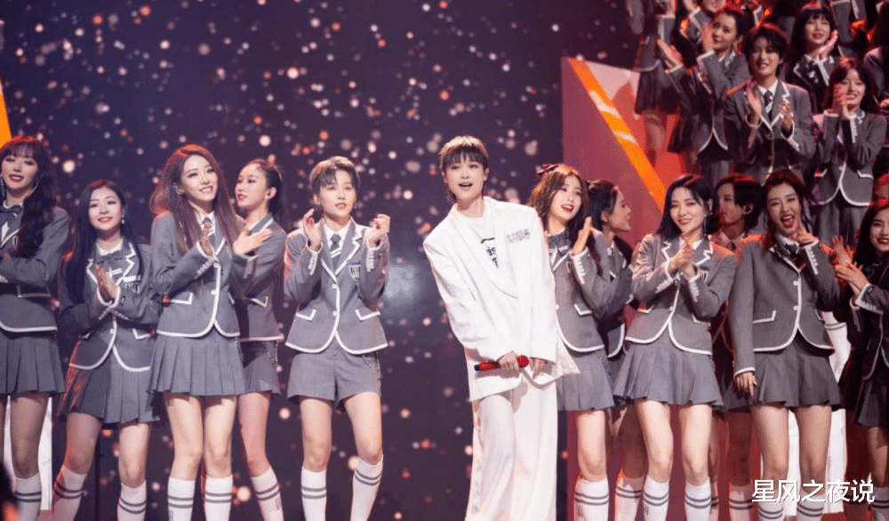 李宇春▲李宇春搭配时髦现身机场,依靠《乘风破浪的姐姐》主题曲再次大火!