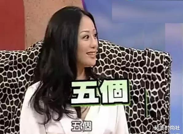 57岁章小蕙晒化妆台都是大牌，皮肤好得似30岁，一次交往5个外国男友