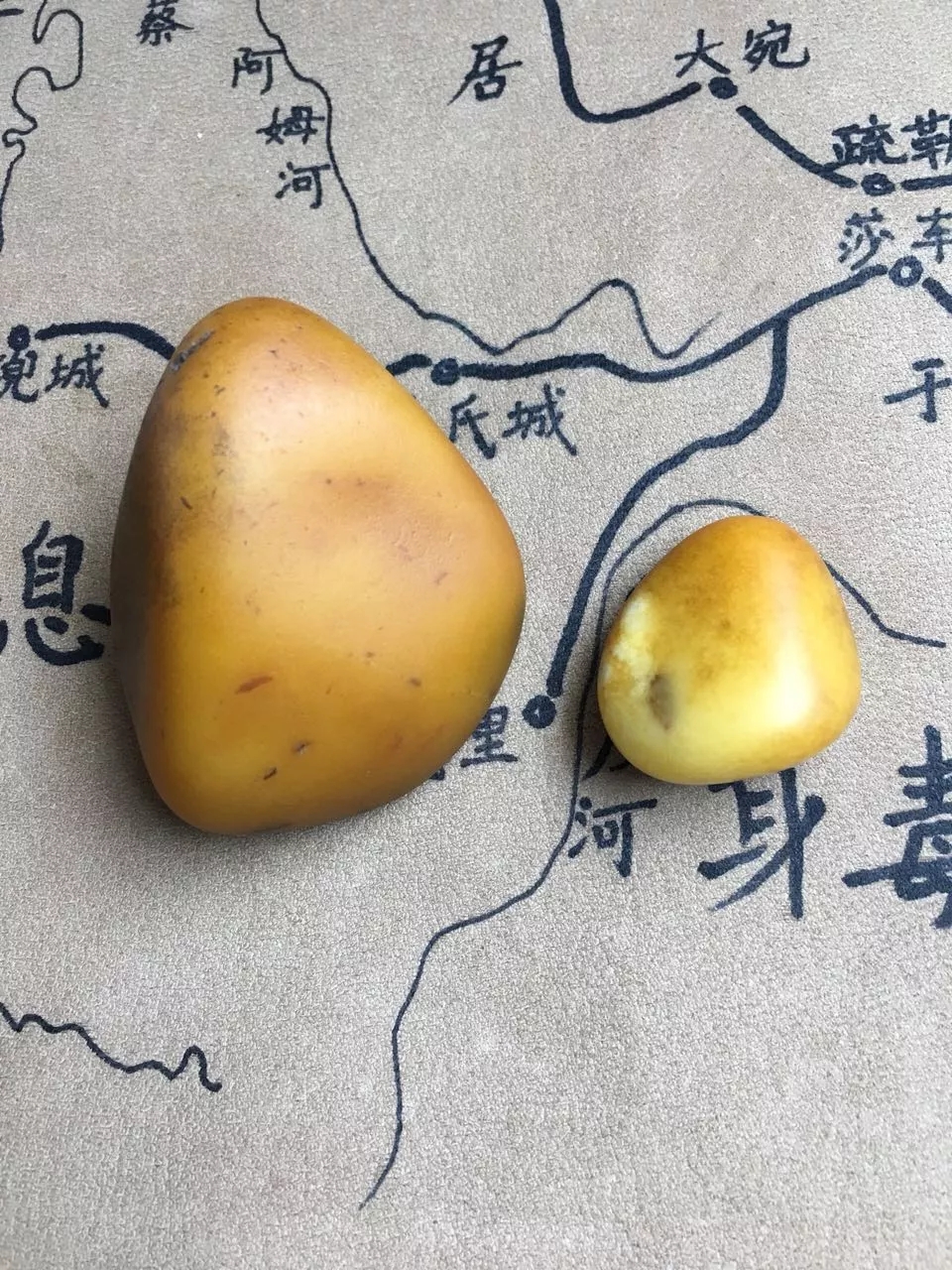 『金丝玉』这三种，你能分清哪个是和田玉吗？