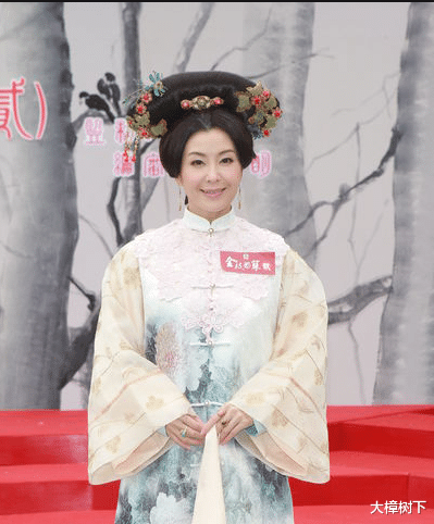 [伍咏薇]结婚13天丈夫却离世，1.7亿遗产只得900万，后与有妇之夫交往4年