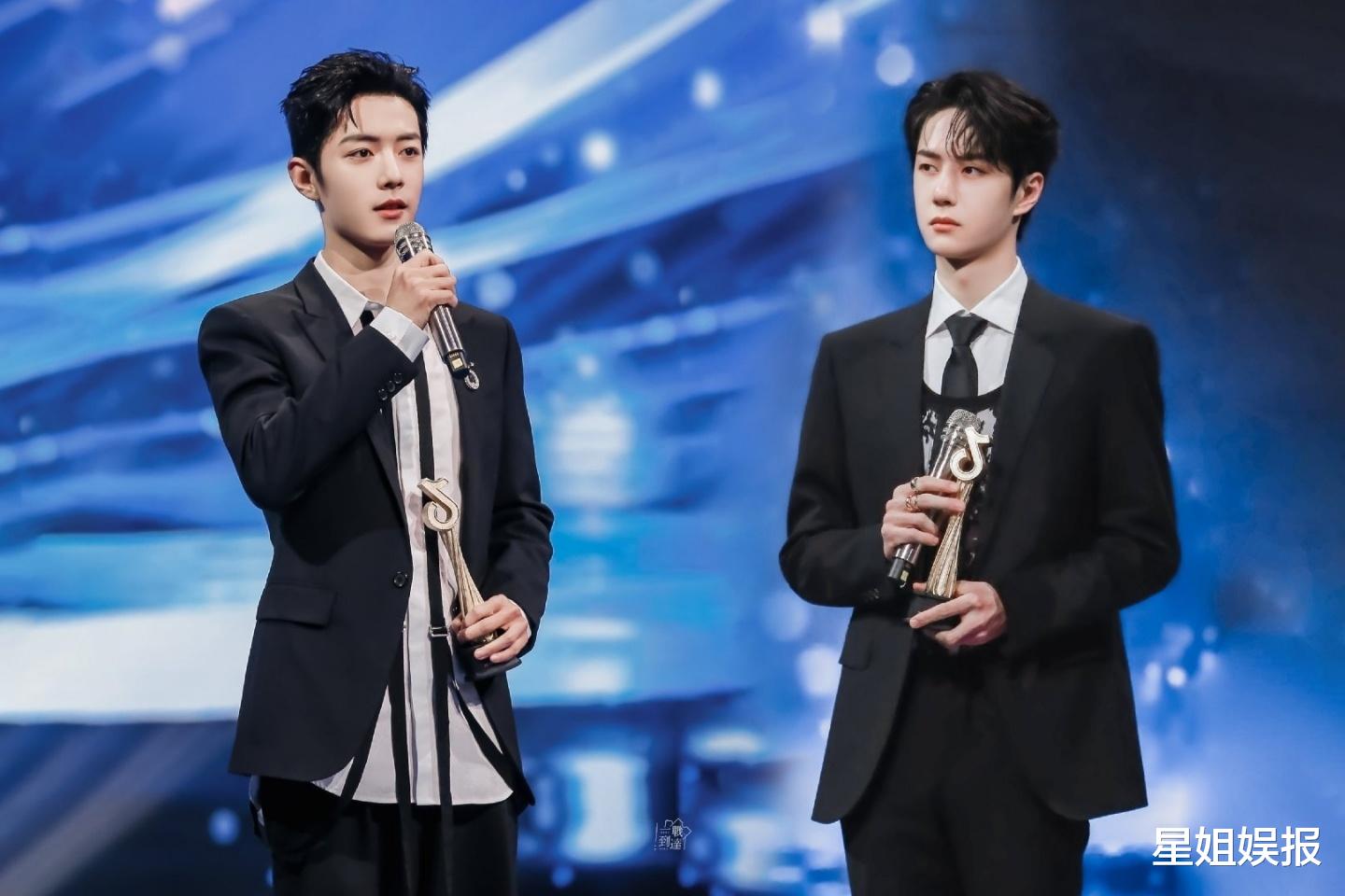 王一博|肖战王一博出席同场活动!礼服还撞了同个品牌,官博却只认领一人