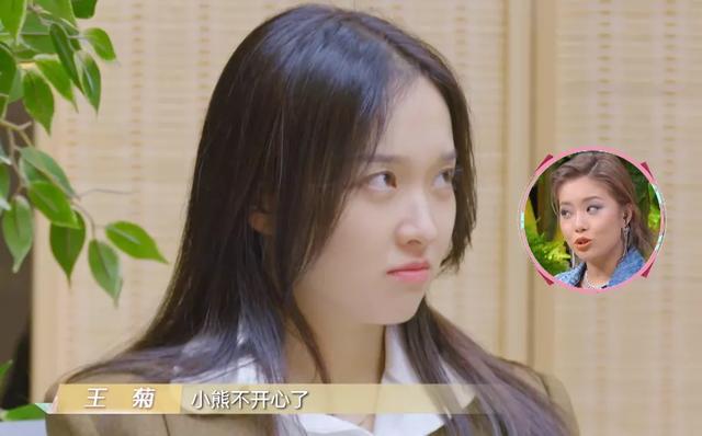 #摄像头#恋爱综艺嘉宾撕太狠！抢闺蜜对象，当着摄像头问你是觉得我配吗