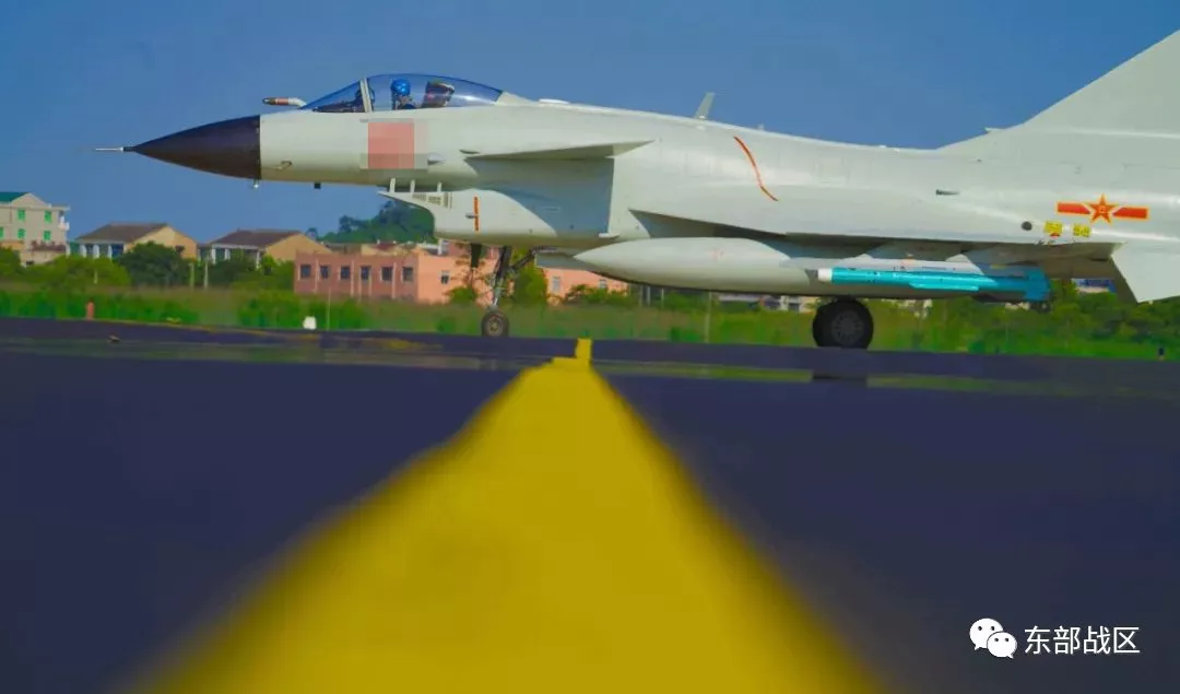 东部战区@东部战区官方平台30日发布消息：战区海军航空兵亮剑海空