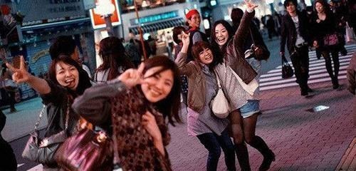 电子商务|同样是实体店，日本“摁住”电商，我国实体店却“招租”，为什么