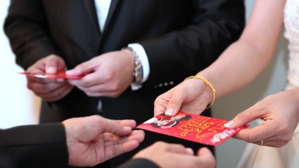 结婚|新同事刚进公司不到10天就结婚，30多人随999元红包，隔天尴尬了