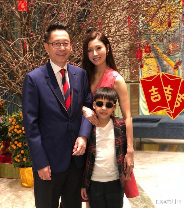 李嘉欣|1989年跨年夜，61岁李嘉诚带18岁李嘉欣回家，3小时后原配暴毙