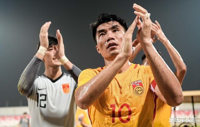 郑智▲名记怒批郑智:不要靠关系,要像齐达内那样从基层做起!