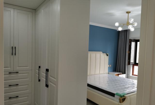 |晒晒全屋定制的新房，家具一入场大气上档次，客餐厅水晶灯太美了