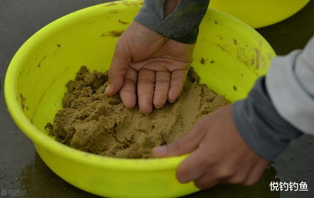 饵料|别太迷信，钓鱼饵料加拉丝粉，可不是什么时候都可以的~