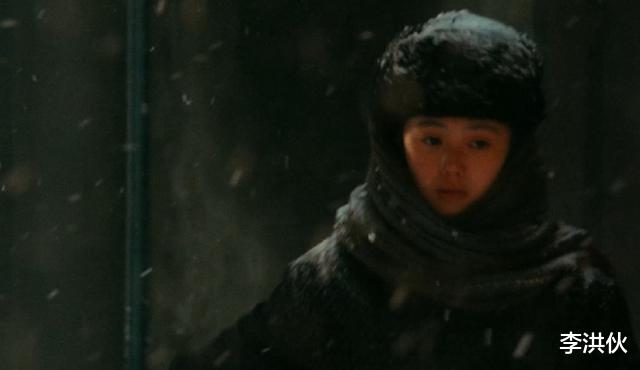 张艺谋|00后谋女郎未出道接三部大片，还搭档易烊千玺，导演坦言她没背景