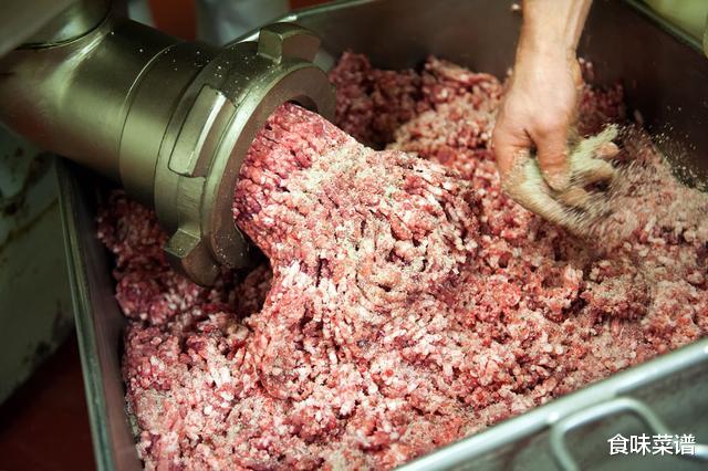 『猪肉』饭店怎样给肉馅去腥？厨师长告诉你，放料酒是大忌，可别再搞错了