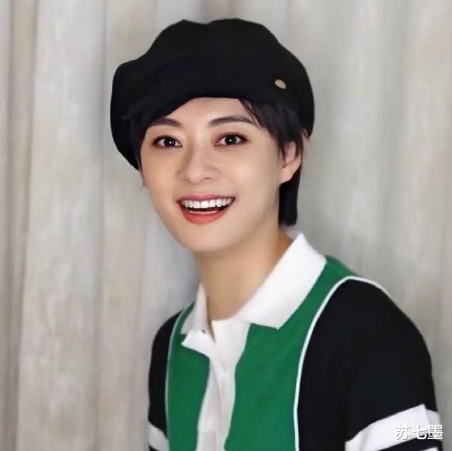 [孙俪]孙俪背台词不忘锻炼，穿搭时髦也敢直接压腿，背影纤细难怪演29岁