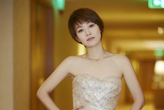 马伊琍|44岁马伊琍与文章离婚后“陷入低谷”,女儿直言:妈妈你别装了