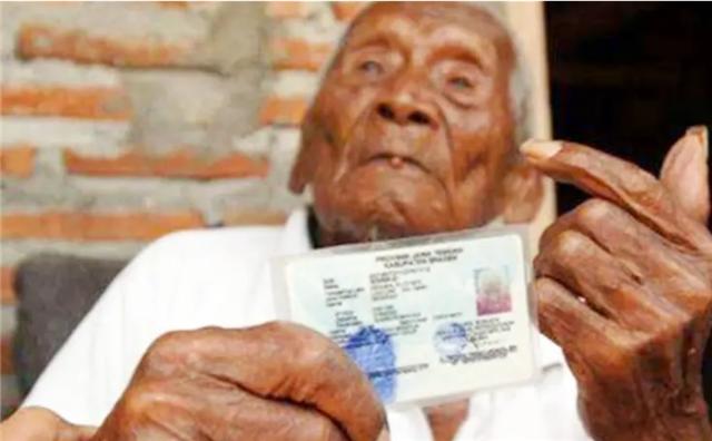 臆说古史|被死神遗忘的老人，把4任妻子和儿女全熬死，晚年最大心愿：能死