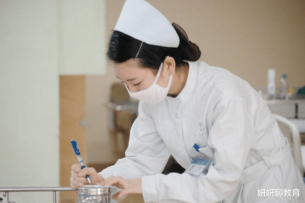 大学|同为“护理专业”，专科和本科就业后差距明显，网友：看后沉默了