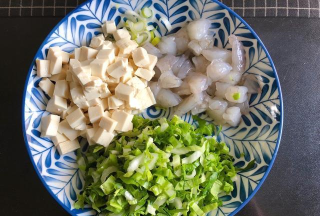 [长寿]吃钙片不如喝此汤，这种食材是“天然钙库”，闺女身高长到175