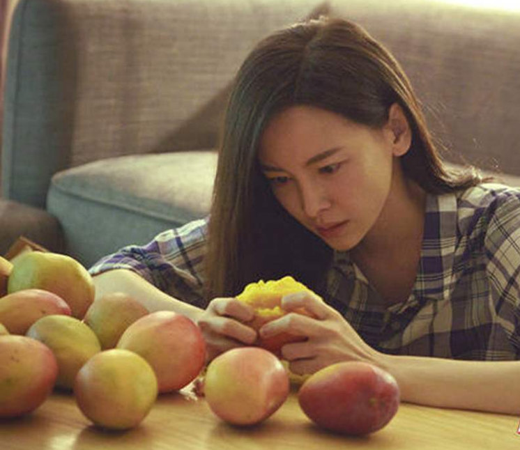 周润发|“演员拍戏”多敬业?周润发跳粪坑,黄渤吃生鱼,看到吴谨言:对得起这片酬