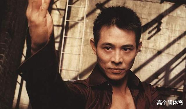 利智|李连杰小女儿晒近照，紧身上衣火辣身材尽显，不输母亲利智当年