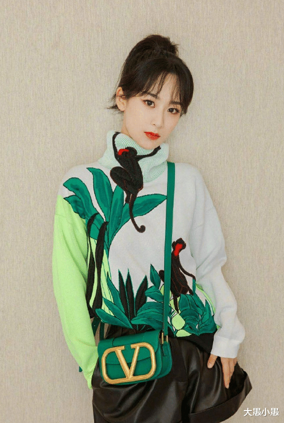 『发型』终于等到杨紫换发型了，换新刘海惹争议：还是换回去吧！