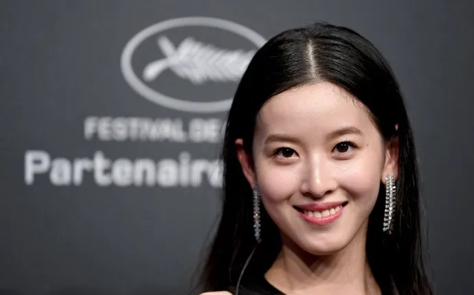 章泽天|章泽天584亿“豪门梦碎”私照流出：笨女人吃饭，聪明女人吃啥