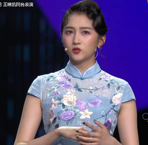 「郑爽」618三台晚会打光差别大：沈梦辰艳压关晓彤，郑爽柔光太浮夸