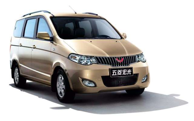 『五菱宏光』五菱宏光凭啥“封神”?空间大不算什么,这项黑科技太牛