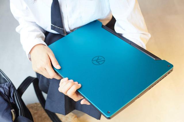 #游戏本#“天选”游戏本图赏：最萌的网瘾少女，用最酷的姿势玩游戏