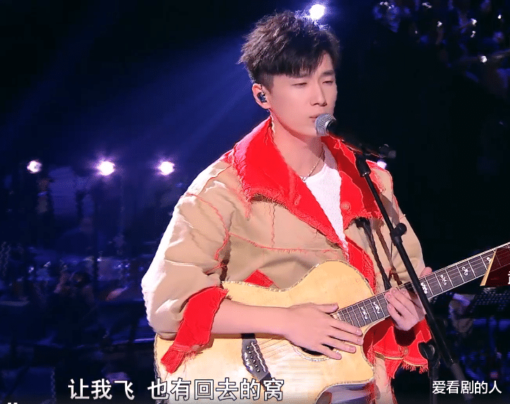 单依纯|中国好声音：单依纯泪洒舞台赚多少同情分？曹杨自弹自唱打分低了