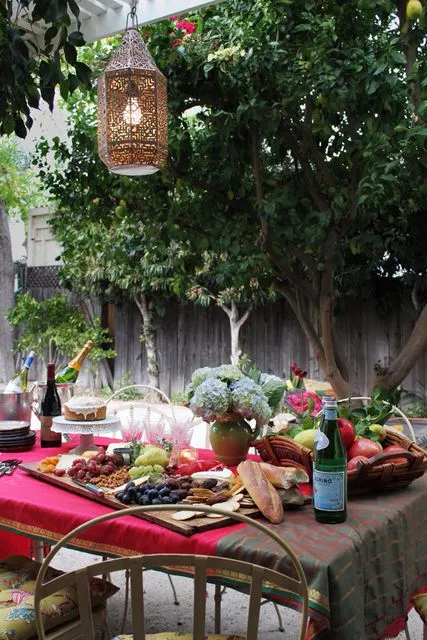 []庭院里的派对