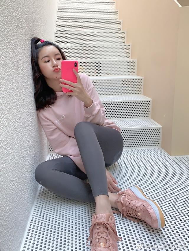 「陈赫」陈赫二胎得女，自曝宝宝小名十分可爱，一家四口合照方式很特别