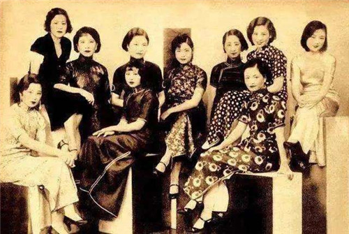 张宗昌|民国张宗昌姨太太旧照：白俄五姐妹确实漂亮，写的诗堪称空前绝后