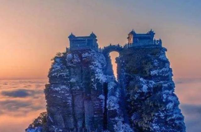 寺庙|国内最“惊险”的寺庙，屹立悬崖百年不倒，建造过程至今成谜