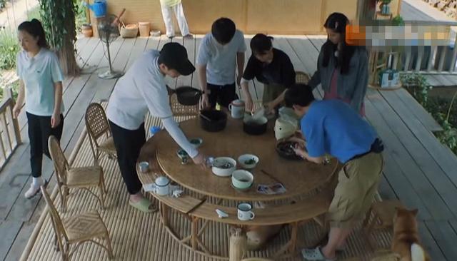 郭麒麟：郭麒麟喜欢张子枫，两人私底下的对话暴露了一切，有点甜