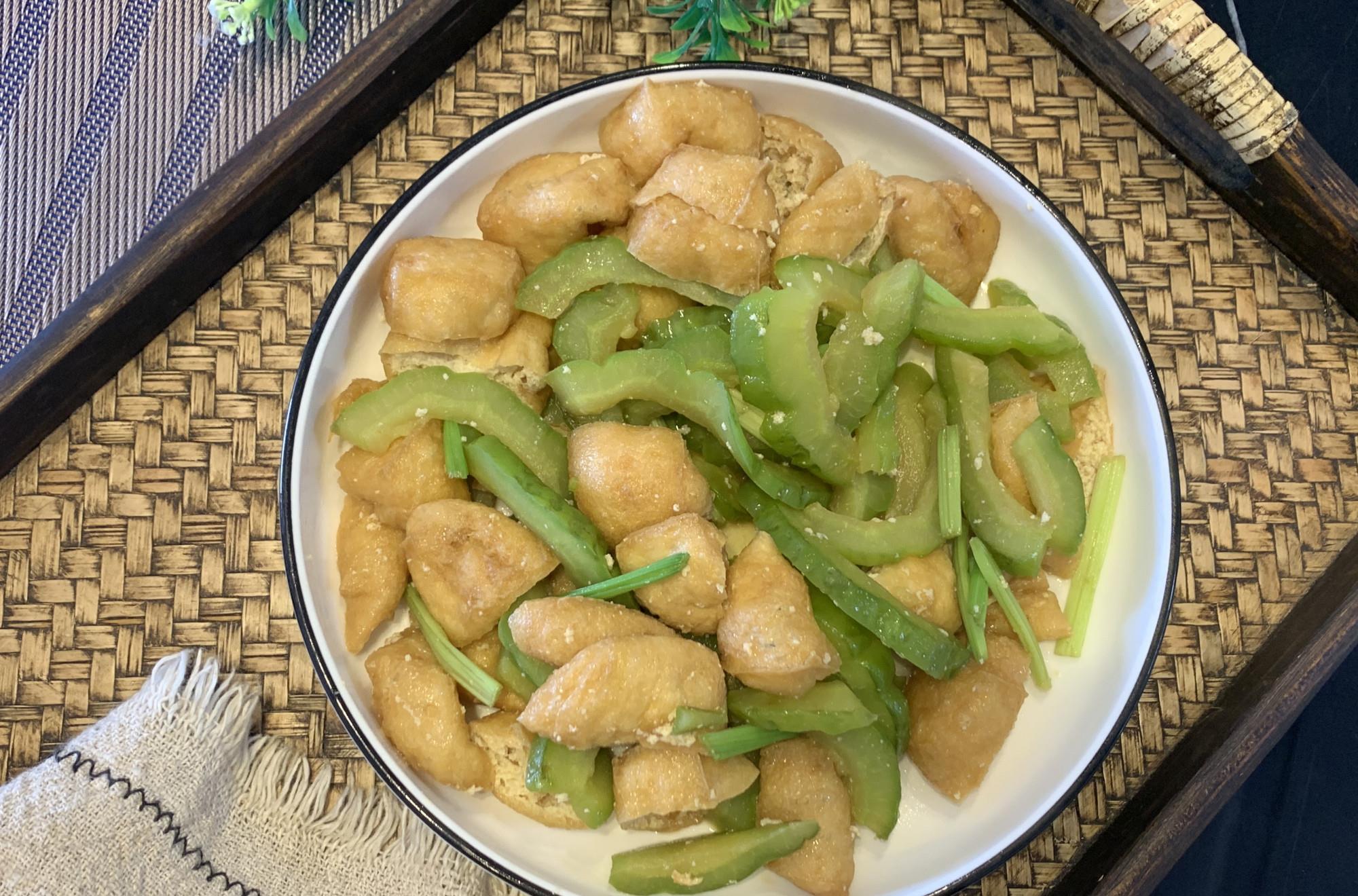 苦瓜|它是素中之荤，焖一焖几分钟就好，女生晚餐照着吃，零负担不长胖