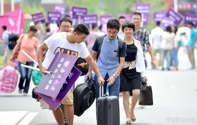 |大一新生入学，“被子”是自己带还是在学校买好？学姐告诉你经验