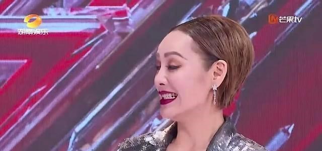 「黄圣依」伊能静给黄圣依上课,黄圣依满脸想逃离,和张萌相视一笑太微妙了