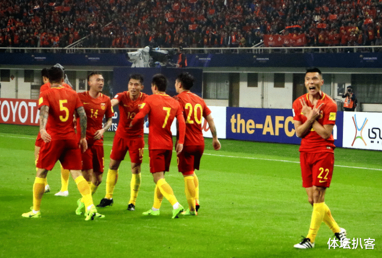 国足|FIFA官宣！国足冲击12强赛获利好，为两大归化王牌入选争取时间！