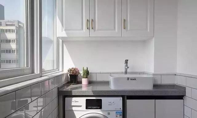 |男主人非要一进门做半截墙，装修完工才知道，一物三用太机智了！