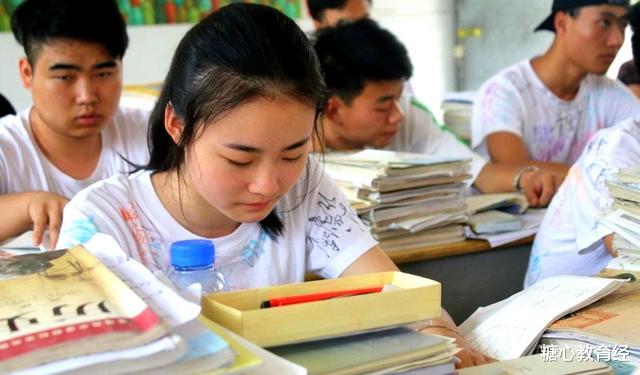 大学|2020热门专业排行新鲜出炉，护理学排名第2，榜首实至名归