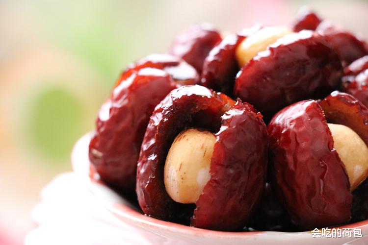 莲子▲吃了60年才知道，夏天常吃点“它”，补血又养心，简单零失败