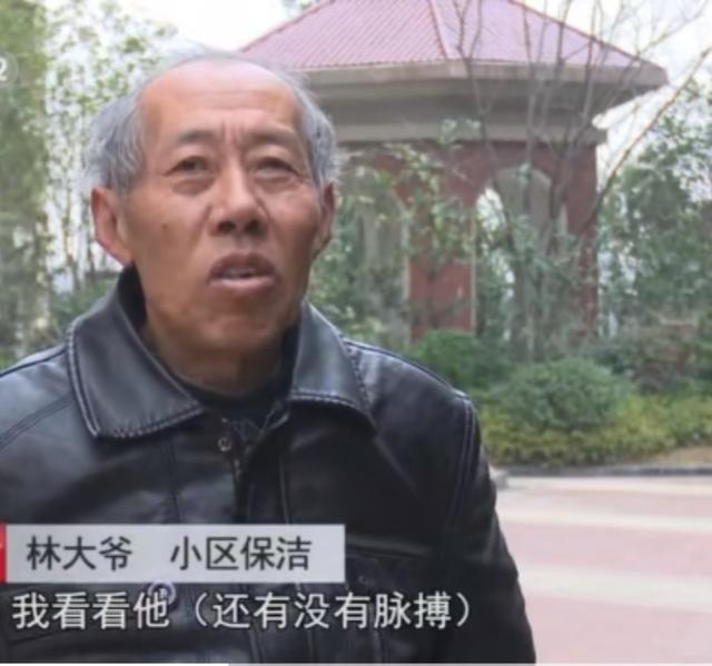 []亲妈将2岁儿子推下楼致死，婆婆即埋怨又不舍儿媳，警方已批捕！